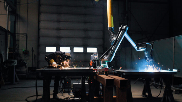 Cobots vs Industrial Robots: What’s Right for Your Line? (DUPLICATE)